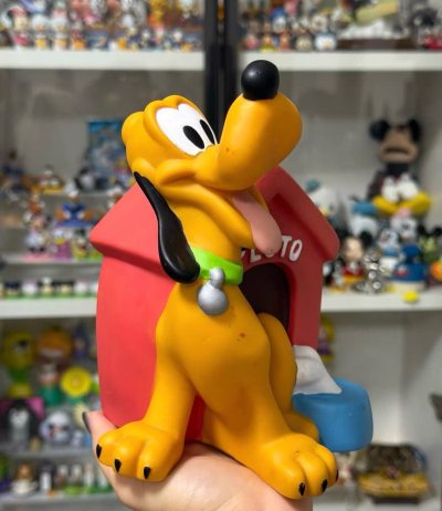 在挖煤姬淘迪士尼中古周边超满意！入了布鲁托大号胶皮储存罐、高飞铁皮小玩具和米奇搞怪毛绒，平台实拍细节超清晰，实物和描述完全契合，合单下单流程简单又高效。物流选了竹蜻蜓专线，时效很给力，全程物流信息更新及时，清关和国内派送都超顺畅。包裹包装特别扎实，易磕碰的胶皮罐、铁...