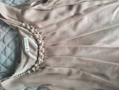 衣服都很好，没有污渍，跟卖家描述一样，有的衣服还香香的，很好的卖家，合单以后发货很快，走的小航空，23号合单，29号收到了，速度很快，包装也很严实，拆箱特别有成就感哦