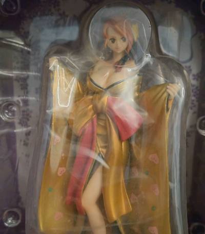 镀金色的娜美小姐姐，和服造型绝美。番赏原因懂得都懂，pop出一款就完美啦。感谢挖煤姬，到手都是完好无损。点赞。