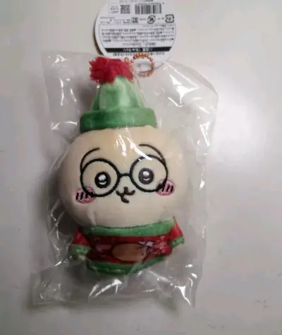 买了一只圣诞乌萨奇挂件，剪刀乌萨奇挂件和一只布丁狗挂件。都是全新未拆的，非常可爱很柔软，已经放在家中收藏了。这个购物软件也是很方便，不仅有折扣补贴，还能免费合单，省下来不少钱。