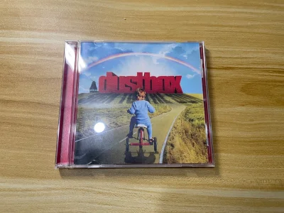 25年的最后一单，也是26年收到的第一单。东西都完美到手，成色挺不错的。因为只有几张cd，所以用的竹蜻蜓，等级到10级以后用竹蜻蜓就是好，优惠很多而且速度又很快?