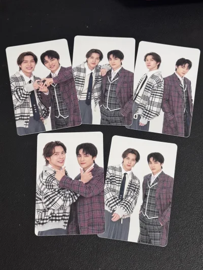 这次运回了一些专辑和小卡，给的箱子很结实，泡泡纸也蛮多的，很安心，包材都还能再利用的程度
小卡也算好价，秒切买到了