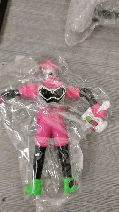 是挖煤姬，2月份第三次购物体验，这次主要购买到的是假面骑士艾克赛德的塑料小人，还有奥特胶囊，成色都很不错，没有什么损坏。