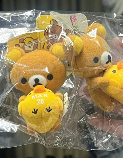 谁能拒绝软萌轻松熊！我的海淘治愈购物记?
我必须要分享这次超棒的海淘轻松熊购物经历！一直以来，轻松熊那憨态可掬的模样就像有魔力一样，深深吸引着我，让我总想收集各种周边。

这次我在海淘网站上精心挑选了好久，最终入手了轻松熊的挂件和小公仔。
打开包裹，轻松熊那慵懒又可...