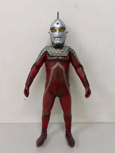 来自2003年的王牌飞行员系列奥特赛文，可以说是很还原后期赛文的皮套了，各处细节相当到位。同时这次破天荒的使用了竹蜻蜓和合单服务，平台工作效率还是可圈可点的，运费实惠的同时也没比我经常使用的EMS慢多少，总之还是非常不错的。