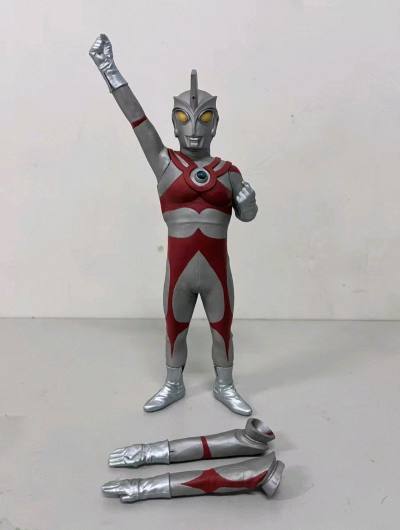 ccp奈克斯特奥特曼作为ccp系列第一款作品，用心程度可以说是相当高，无论是细节、形体还是完成度都不失为一款经典之作。
xplus艾斯是附带奥特断头刀替换手的版本，本体为登场造型，替换手可玩性高，主要还是相对稀有，是艾斯收藏永远绕不开的一款作品。
本次两只模型一起发...