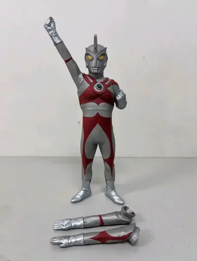 ccp奈克斯特奥特曼作为ccp系列第一款作品，用心程度可以说是相当高，无论是细节、形体还是完成度都不失为一款经典之作。
xplus艾斯是附带奥特断头刀替换手的版本，本体为登场造型，替换手可玩性高，主要还是相对稀有，是艾斯收藏永远绕不开的一款作品。
本次两只模型一起发...