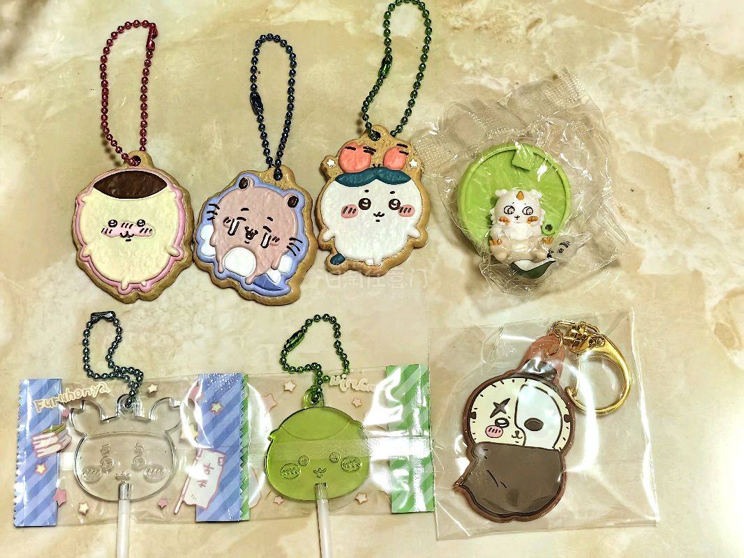 挖煤姬竹蜻蜓物流的包裹又到啦，这时效真的绝了，国际运输嗖嗖的，比预想快太多！拆开外层箱子直接被惊艳，加厚纸箱超结实，里面气泡膜缠得严严实实，每个宝贝都被护得好好的，一点磕碰都没有！
大厨乌萨奇的圆脸蛋露出来时，忍不住笑了——这端正的样子，像个认真等着被夸的小厨师。獭...