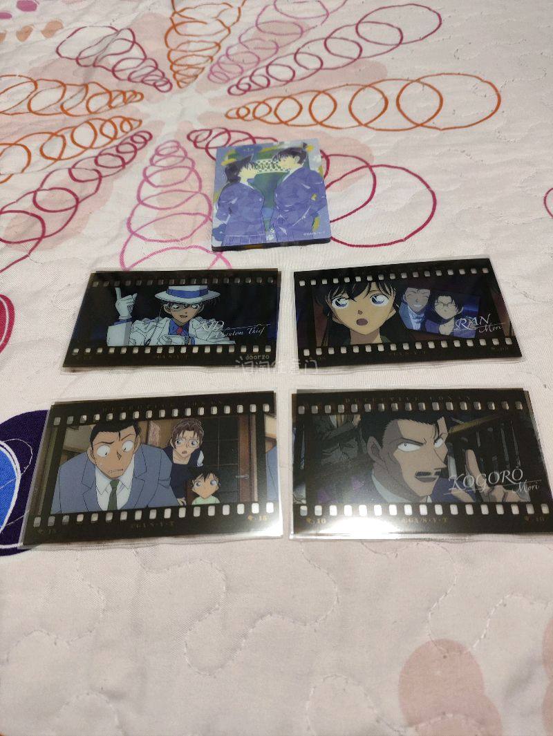 这次还是用的竹蜻蜓物流，速度很快，吧唧和小卡保存完好。三丽鸥的挂件超级可爱，品相也很好。希望之后多一点运费和煤炉的活动。