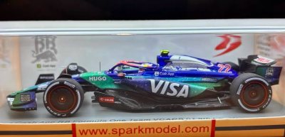 模型车手感扎实，造型还原逼真，细节刻画到位，包装防护到位，运输完好，无论是收藏还是把玩都很合适，品质令人满意 很好