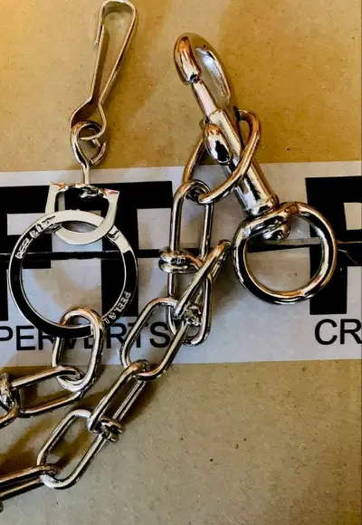 在挖煤姬淘到一条PEEL&amp;amp;LIFT藤原浩同款财布链，非常非常帅，还附送一张贴纸，挖煤姬的性价比真高。