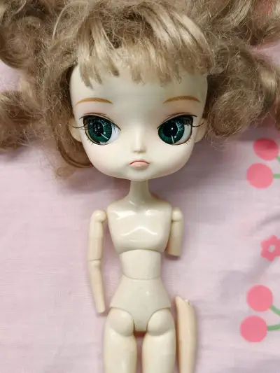 在挖煤姬找到了特别喜欢的玩偶和玩偶服装，运输走的是竹蜻蜓专线，价格不贵速度也很快，包装也非常完好。以后还会继续使用的。