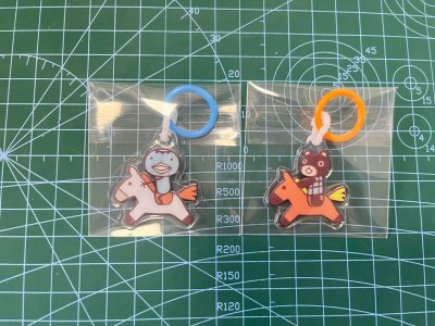 之前有买过盲袋！一直没有抽到这个骑马的小熊！没想到能在挖煤姬上遇上！太开心了！感谢有挖煤姬这个app！可爱的小熊我也有了！坏东西的按扣包也很好！