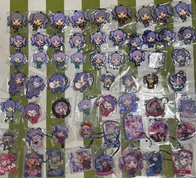 这一次买了一些塑料钥匙扣，亚子真的可爱捏，cd与bd 也是蹲了很久，终于找到便宜适合入手的了，感谢平台