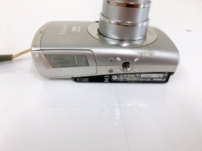 真的太爱这台佳能IXY系列CCD相机了！到手成色超新，复古银黑拼色质感拉满，开机试拍几张就被惊艳到，自带的胶片滤镜直出就是氛围感大片，小小的机身揣包里随时能拍，性价比直接拉满，是我挖到的最棒的复古数码好物！