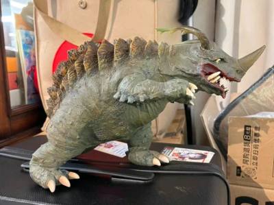 5kg的巨大重量，超过40cm的巨大体型，xplus当年总能给玩家惊喜，如此巨大的产品，价格却出奇的实惠。同时，因为是树脂材质，及其易碎，平台打包时使用了大量泡沫和抗压材料，现已平安到家。