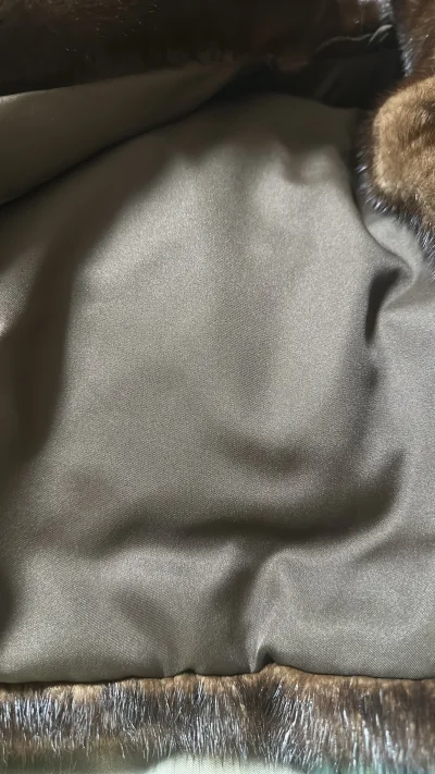 很满意的一次购物，整体质感很不错。感觉颜色也很好。很喜欢。摸着软软的，手感不错。选择ems运输的也很快，一周左右就到家了。