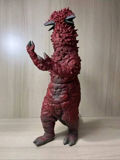 作为赛文TV最终boss，表现力显得不足，但其奇特的造型在后续作品中多次登场，体现了其经典之处。ccp本作为2.0再版，整体颜色相比1.0更深，也比较还原夜晚战斗的色彩。本品无盒，平台运输打包到位，物品到手无损无掉漆，整体服务很满意。