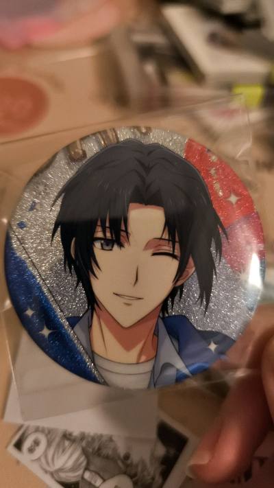 今天又在挖煤姬切了煤，购买了和泉一织兔管吧唧和索隆粘土人！走的ems路线，物流速度非常快，从合单发货到收到货到手大概花了6天左右。挖煤姬的包装很好，内有填充气泡膜，安全到手很安心!特别好的体验。