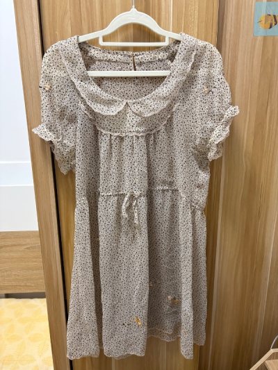 这次购买的是4件衣服，连衣裙很可爱，我选择的是邮政EPL。半个月左右我就收到了，包裹完整，挖煤姬的页面简洁方便。适合我这种新手小白用，人工客服响应也很迅速，自动计算运费省时省事。物流速度快，积分优惠多多，很适合新人入坑，感谢挖煤姬帮我买到心仪的宝贝!这次购物体验满分...