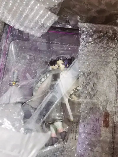 感谢挖煤姬，终于入手了人生第一只大手办，alter的蝴蝶忍，漂亮且精致。虽然是中古商品，但是本体状态不错，就是盒子有损伤。使用竹蜻蜓运输，还挺便利的，下次还用。