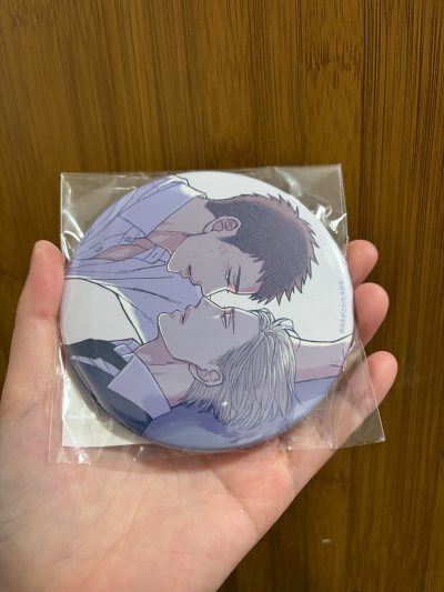 杂七杂八的小东西一箱子！
鸣鸟的新吧唧真的很大，10cm拿在手里太爽了（搓手
月月这个立牌属于顺手捡的，看着就美丽。
这次最惊喜的是这个斑马的笔，
好早之前的文具没想到还能买到！
年前还有一箱在路上，期待期待