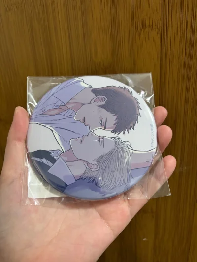 杂七杂八的小东西一箱子！
鸣鸟的新吧唧真的很大，10cm拿在手里太爽了（搓手
月月这个立牌属于顺手捡的，看着就美丽。
这次最惊喜的是这个斑马的笔，
好早之前的文具没想到还能买到！
年前还有一箱在路上，期待期待