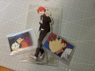 如题 图二的健良大耳亚克力冰箱贴在骏河屋上出现了图文不符的情况。（图片是毫无关系的另一部动漫的圆吧唧）本着骏河屋大店是按订单号发货的想法 ，便拍下来了 最终证明是赌对了哈哈。可以给大家作为一个参考
这次买的都很好看啊 骏河屋性价比还是太高
寄回来选择的还是竹蜻蜓专线...