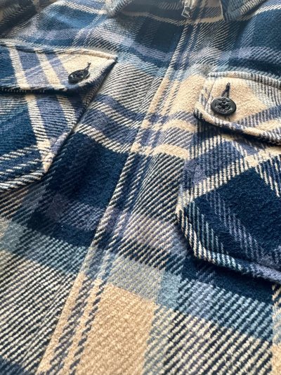 新年收到衣服一件，在实体店也买了小一码的，到手发现质量一模一样，价格却实惠很多，不得不说，挖煤姬在切的速度和质量上面，都当之无愧前茅。