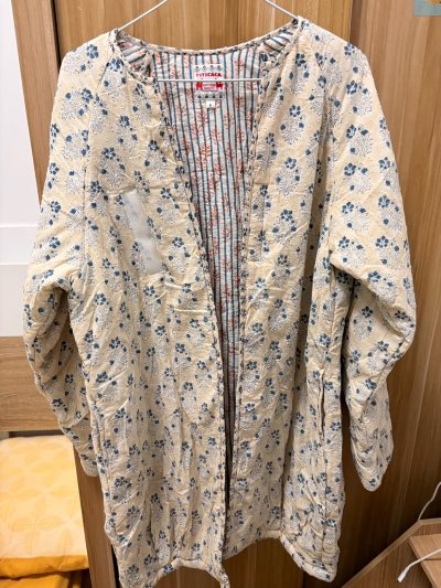 这次购买的是4件衣服，半裙很有质感，我选择的是邮政EPL。半个月左右我就收到了，包裹完整，挖煤姬的页面简洁方便。适合我这种新手小白用，人工客服响应也很迅速，自动计算运费省时省事。物流速度快，积分优惠多多，很适合新人入坑，感谢挖煤姬帮我买到心仪的宝贝!这次购物体验满分...