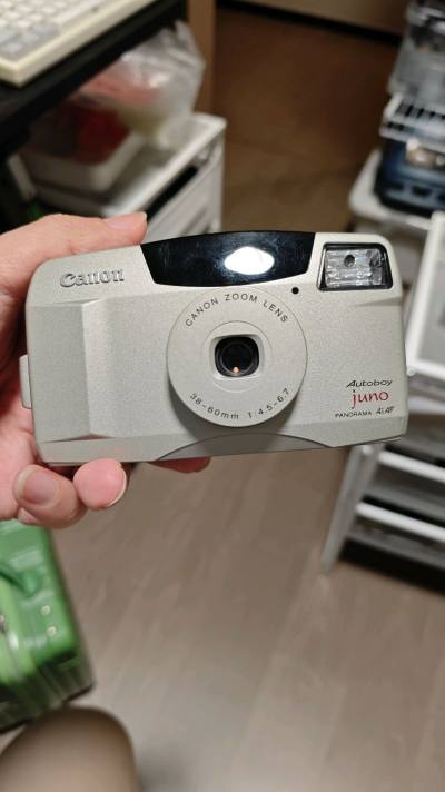 非常小巧的佳能autoboy juno和尼康的tw2d双定焦，价格很优惠，算下来100多一台的样子，镜头干净无霉，功能全部正常