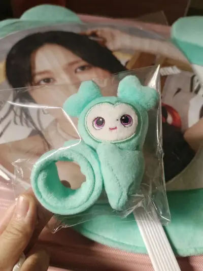 很萌很萌，挖到mively啪啪圈咯，可惜没注意价格需要交税，然后加上运费花了蛮多的呜呜，不过到货挺快的