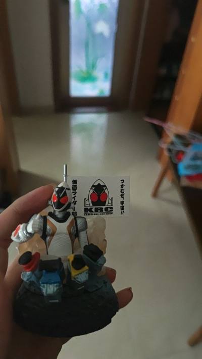 在煤炉捡漏了这个小摆件，在国内找个有旗帜的就要80多了，我这个综合起来就30多一点，并且底座旗子全齐，容易损坏的两个眉毛也完整，很好