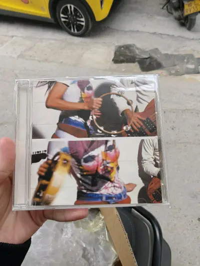 拿到手就没回到家就立马拆出来看了，确定没什么问题后高兴死我了直接拿拿回家听了两遍，非常棒的购物体验，每次拿到等了好久的快递都非常高兴。?