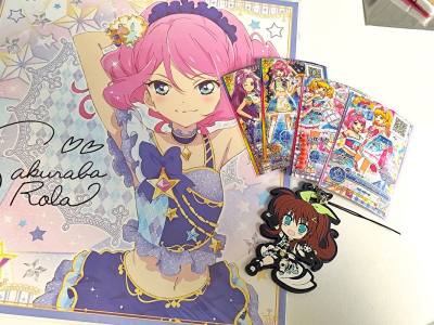 这次走的海运，运输挺快的，不到一个月的时间。终于凑齐了风香的橡胶小人，劳拉的签名版也有三张了。很好的体验，还会继续海淘的！