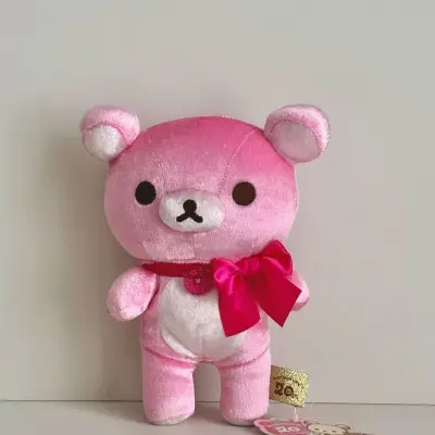 二十周年限定金灿灿的粉色熊妹妹和金色的熊哥，皮质独特。万圣节系列限定有翅膀的熊哥有很可爱，竹蜻蜓速度快，一切有保障。