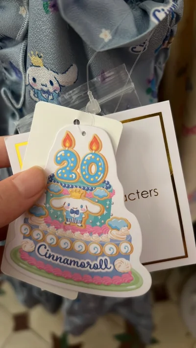 在国内二手平台一直找不到的裙子，在煤炉发现有樱花妹买，于是火速下单，国际物流还是很给力的差不多两星期就到啦～拿到梦情好开心～