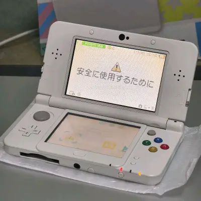 这一次购物发货速度很快！到货也很快！机器与描述一致！甚至超过期待值！屏幕有一点点微黄但是机身看不见瑕疵，很满意的体验