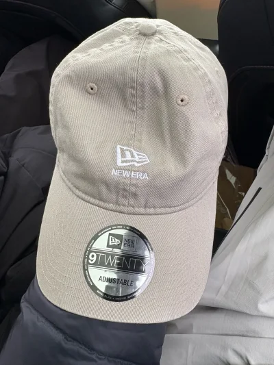 两年前买的帽子，有感情了，而且外观非常好看，结果被我弄丢了，找遍了国内的各个购物网站，闲鱼都看过了，都停产了，在朋友的建议下上煤炉看了一下，结果买到了全新的，而且很便宜，真的失而复得很开心！！