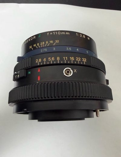 玛米亚110mm镜头完美下车，成色和描述一致，金属镜身质感超棒，镜片干净无霉，对焦顺滑。物流比预想快，清关省心，包装严实无磕碰。价格比国内香太多，软件操作简单，下次淘摄影器材还选这！