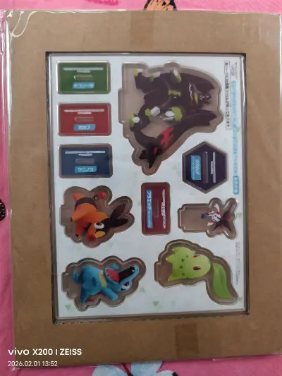 东西很不错，一个板子上有五个不同的宝可梦，大小合适，摆在桌面上很好看，精致可爱又有趣，ZA的御三家都有了，非常喜欢，多了一套还能留着继续收藏！很满意！