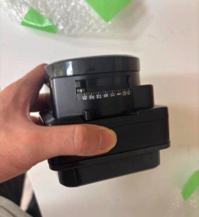 海淘富士GX680 150mm f/4.5镜头太惊艳！EBC镀膜镜片通透无霉，中画幅解析力拉满，焦内锐度极致，边缘画质也无妥协。调焦环顺滑，金属镜身质感扎实，适配6×8画幅移轴创作，人像风光都出彩。平台包装严实无磕碰，物流全程可追，到手成色超预期，专业胶片党必入！