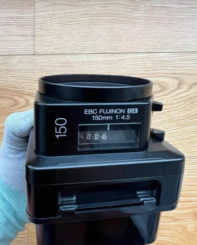 海淘富士GX680 150mm镜头堪称完美！作为中画幅移轴利器，EBC多层镀膜镜片通透洁净，解析力惊人，细节还原细腻入微，色彩浓郁且过渡自然。金属镜身做工扎实耐用，移轴机构顺滑精准，对焦行程清晰，适配6×8大画幅的开阔视野，拍风光、人像都能出大片。平台包装专业防损，...