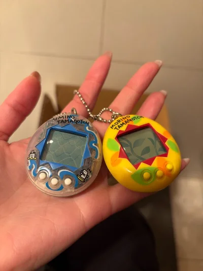 这次在平台购买拓麻歌子的体验真的超出预期，从下单到收货全程顺畅又安心！商品页面的描述特别详细，不仅标注了机型功能、适用年龄，还附上了高清实物图和玩法演示，让我能清晰了解产品细节，完全不用反复咨询客服。客服响应也特别及时，下单前问了几个关于联机功能的问题，都是秒回且解...