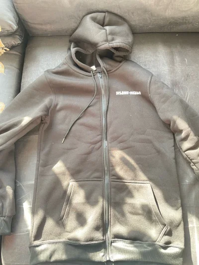 这单因为买了几件服装，就用了海运件，大概一个月左右的时间就到了。收到了全新的寂静岭2玛丽信件版T恤和寂静岭3希瑟T恤，卫衣也很漂亮，fans可以收藏起来了