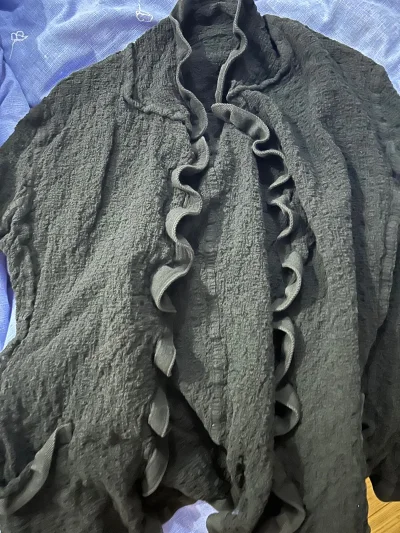 第一次在这个平台买三宅这个品牌，一开始看图片觉得一般还和另一家进行了比较，今天刚收到货真的是物超所值，品质太好了，看着就保存的很好，非常喜欢，太好看了，期盼夏天，想马上穿起来