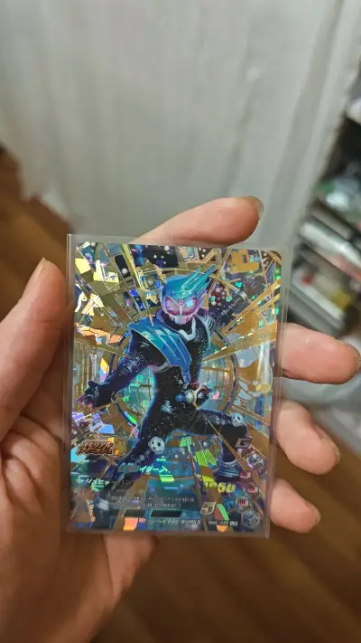 fourze街机卡的收集旅程还在继续，四仔流星抚子有一套新版搭配的四件套，单卖都挺贵的，也是在煤炉上面找到一个卖家便宜出单件，也总算是收集全了