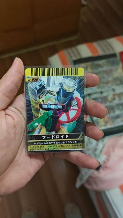 fourze街机卡的收集还在继续，打算收老板街机卡的黄色小卡，在屋上看的时候还有些犹豫，后面在雅虎日拍上看到小件，也是直接入手，合单起来运费也很低