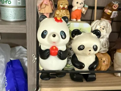 非常可爱的抱着小苹果的小熊猫 还是增田屋出品的 保存的非常完好 发条还能正常使用 小熊猫可以走路 太可爱了