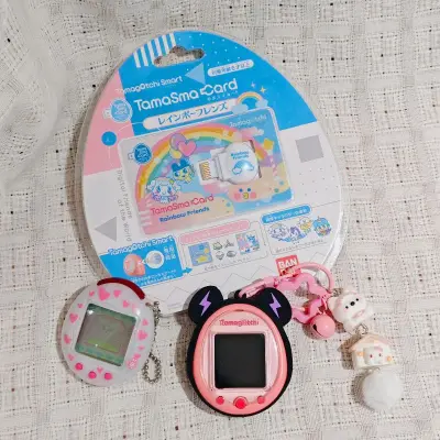 最近迷上了在挖煤姬打拍卖，得标了拓麻歌子和喷喷手柄！走的竹蜻蜓专线没有等很久也是在年前美美到手！包装的很好一点损伤都没有。粉色的拓麻歌子smart小小一个非常可爱，已经开始养我的电子宠物啦！期待新的一年能用挖煤姬淘到更多的宝贝?